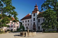 /album/fotogalerie-statni-zamek-trebon-perla-v-okveti-vodni-ruze/zamek-trebon-jpg4/